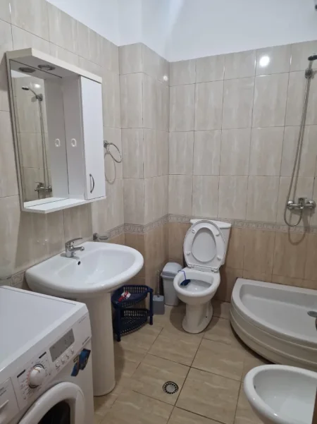 Tirane, jepet me qera apartament 1+1 Kati 2, 70 m² 450 € (Kodra e Diellit ,Rruga e Zallit)
