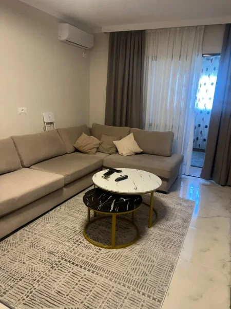 Tirane, jepet me qera apartament 2+1 Kati 3, 70 m² 475 € (Rruga Kujtim Laro)