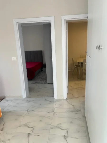 Tirane, jepet me qera apartament 2+1 Kati 3, 70 m² 475 € (Rruga Kujtim Laro)