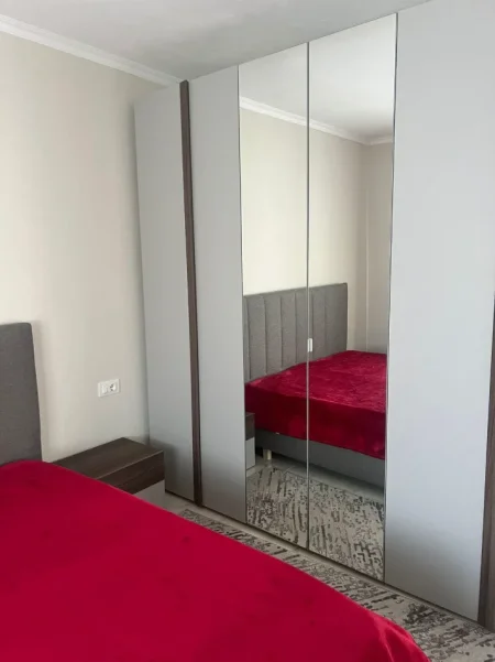 Tirane, jepet me qera apartament 2+1 Kati 3, 70 m² 475 € (Rruga Kujtim Laro)