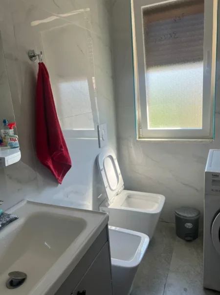 Tirane, jepet me qera apartament 2+1 Kati 3, 70 m² 475 € (Rruga Kujtim Laro)