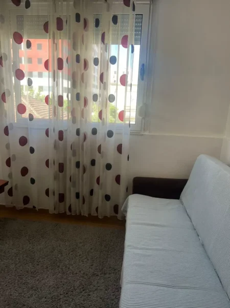 Tirane, jepet me qera apartament 2+1 Kati 3, 70 m² 475 € (Rruga Kujtim Laro)