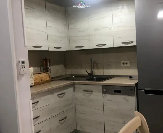 Tirane, jepet me qera apartament 1+1 Kati 5, 60 m² 450 € (Rruga Ali Demi)