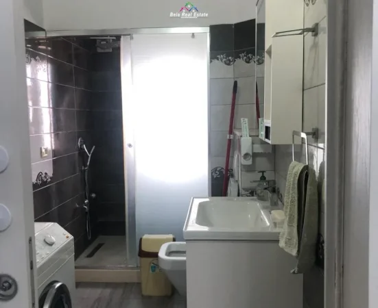 Tirane, jepet me qera apartament 1+1 Kati 5, 60 m² 450 € (Rruga Ali Demi)