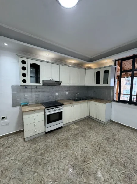 JEPET ME QIRA APARTAMENT 3+1+2 📍PRANE PALLATIT ME SHIGJETA  50.000  LEKE