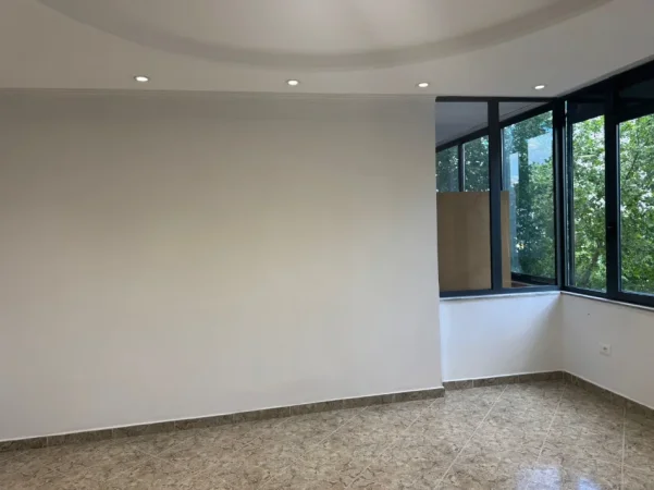 JEPET ME QIRA APARTAMENT 3+1+2 📍PRANE PALLATIT ME SHIGJETA  50.000  LEKE