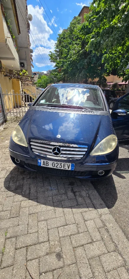 Shqiperi, shitet makine Shitet M.Benz A180 Nafte Nafte, blu automatik Kondicioner 220.000 km 1.900 €