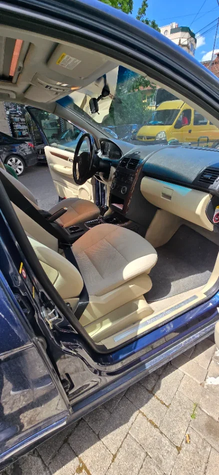 Shqiperi, shitet makine Shitet M.Benz A180 Nafte Nafte, blu automatik Kondicioner 220.000 km 1.900 €