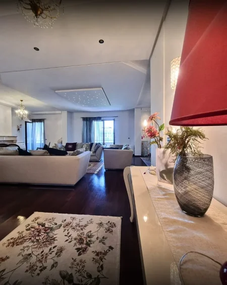 Tirane, jepet me qera apartament 4+1+Aneks+Ballkon , 350 m² 