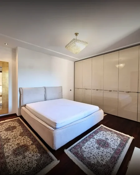 Tirane, jepet me qera apartament 4+1+Aneks+Ballkon , 350 m² 