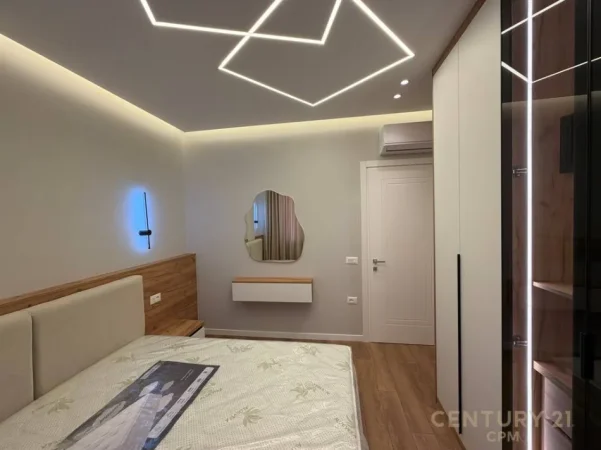 Tirane, jepet me qera apartament 2+1+Ballkon Kati 3, 85 m² 550 € 