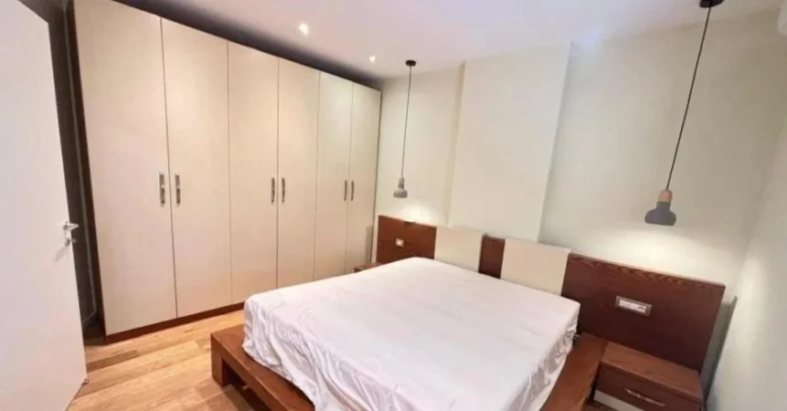 Tirane, jepet me qera apartament 3+1 Kati 3, 100 m² 850 € (Shkolla 9 Vjecare E Kuqe)