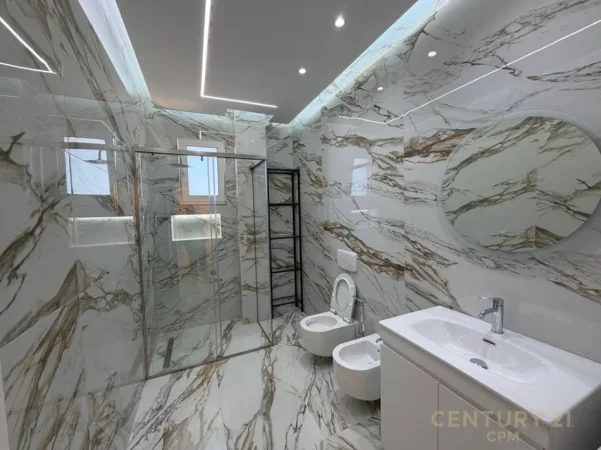 Tirane, jepet me qera apartament 2+1 Kati 3, 89 m² 550 € 