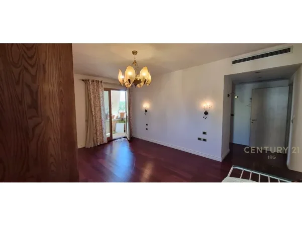 Tirane, jepet me qera apartament 3+1 Kati 3, 170 m² 1.500 € 