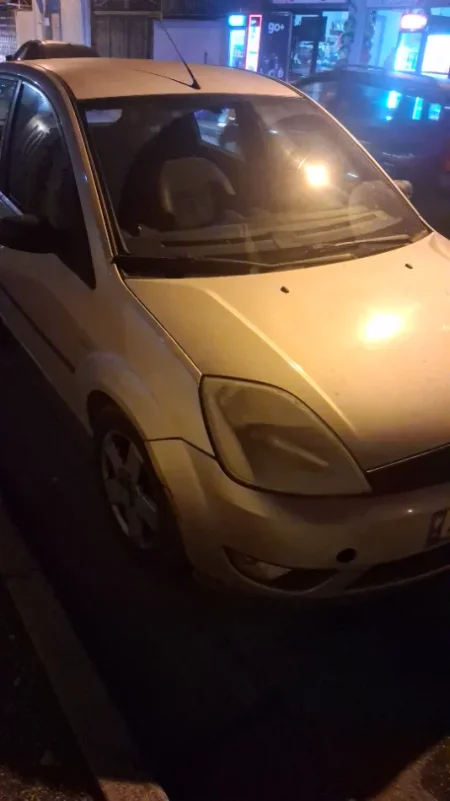 Tirane, shes makine Ford fiesta Benzin+Gaz, gri metalizato manuale Kondicioner 330.000 km 1.250 €