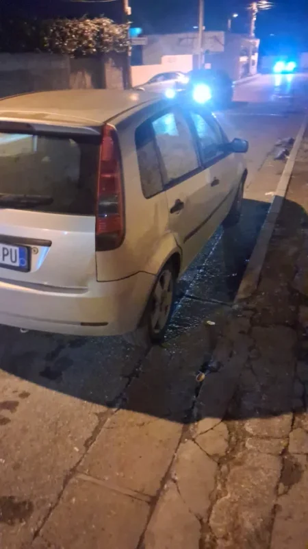 Tirane, shes makine Ford fiesta Benzin+Gaz, gri metalizato manuale Kondicioner 330.000 km 1.250 €