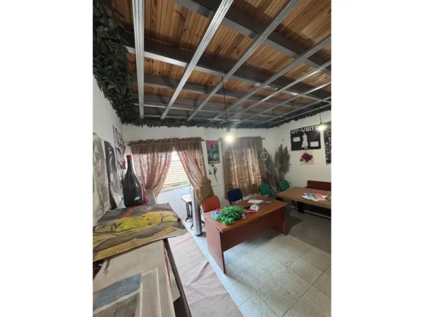 Tirane, jepet me qera ambjent biznesi Kati 2, 300 m² 2.000 € (Myslym Shyri)