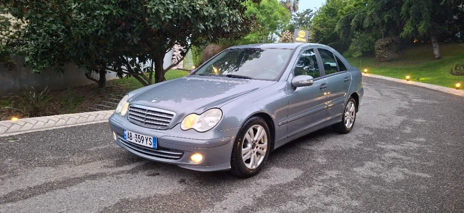 Tirane, shitet makine Mercedez benz 203 , blu automatik Kondicioner 230.122 km 4.200 €