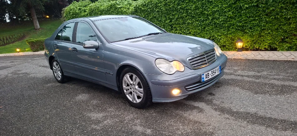 Tirane, shitet makine Mercedez benz 203 , blu automatik Kondicioner 230.122 km 4.200 €