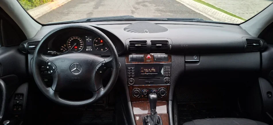 Tirane, shitet makine Mercedez benz 203 , blu automatik Kondicioner 230.122 km 4.200 €