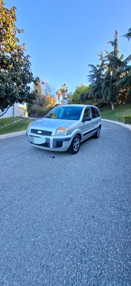 Tirane, SUV Nafte, gri metalizato manuale Kondicioner 233.262 km 2.800 €