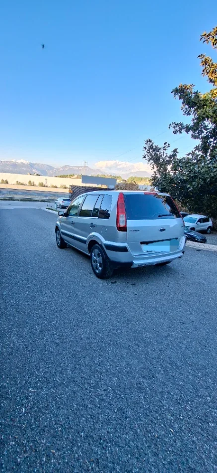 Tirane, SUV Nafte, gri metalizato manuale Kondicioner 233.262 km 2.800 €