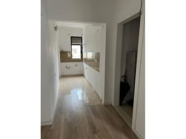 Tirane, shitet apartament 1+1 Kati 5, 69 m² 160.000 € 