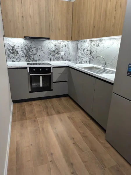 Tirane, jepet me qera apartament 1+1+Ballkon Kati 6, 72 m² 600 € (Kompleksi Aura, Rruga Dritan Hoxha)