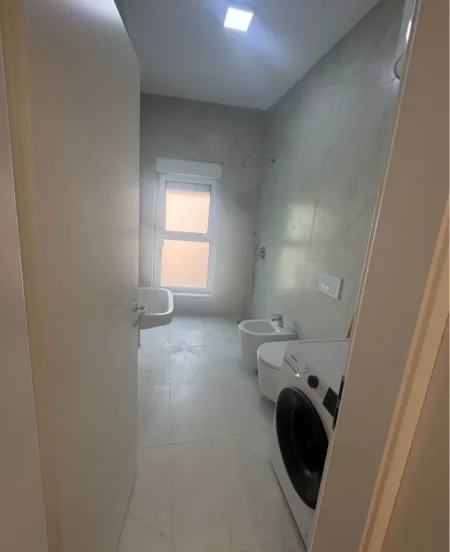 Tirane, jepet me qera apartament 1+1+Ballkon Kati 3, 70 m² 500 € (Kompleksi Kadiu, Ali Demi)