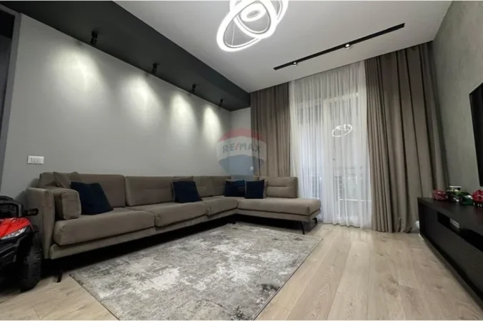 Tirane, shitet apartament , 130 m² 270.000 € 