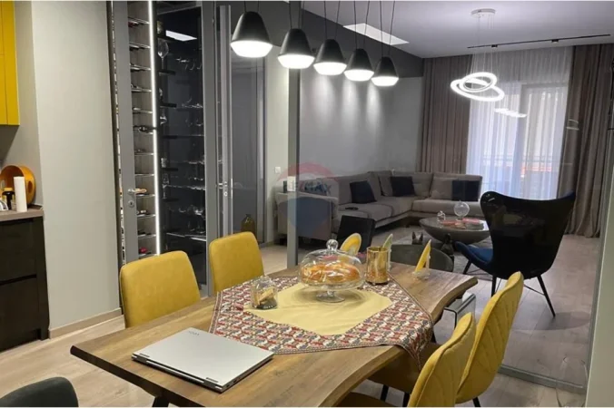 Tirane, shitet apartament , 130 m² 270.000 € 
