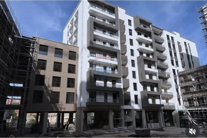 Tirane, shitet apartament , 66 m² 