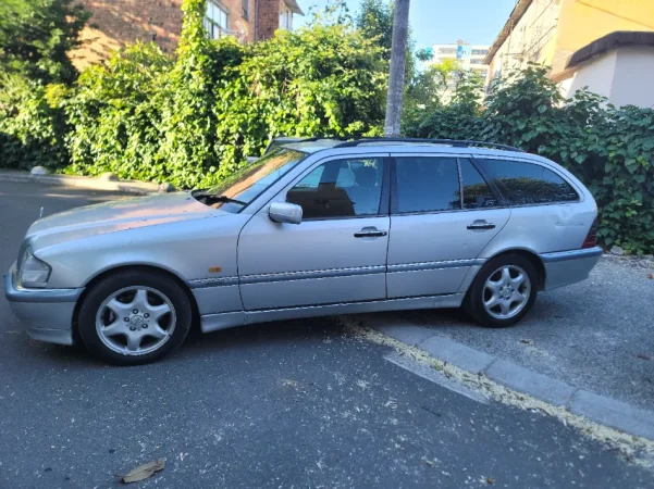 Tirane, shitet makine Nafte, gri e erret manuale Kondicioner 300 €