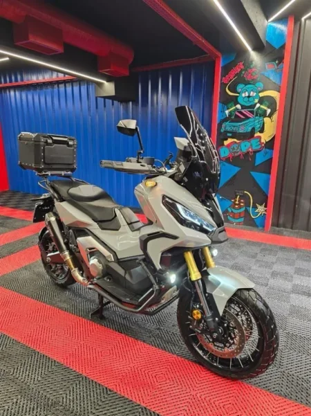 Tirane, shes motor , gri metalizato 16.000 km 13.000 €