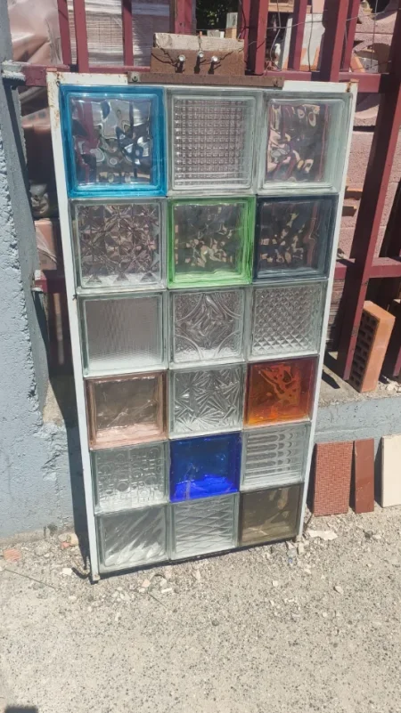 Tirane, shes Tulla dekorative, tulla xhami,Tulla shamat të reja dhe të përdorura oxhaqe, furra, pllaka balte veshjeje, etj 10 €