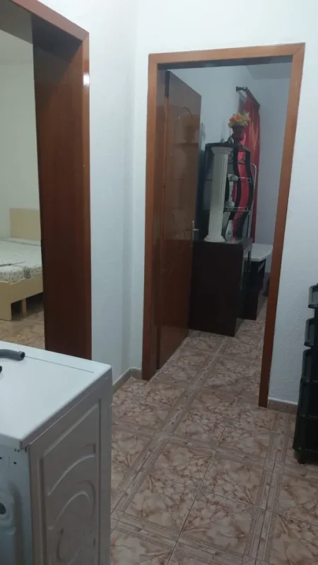 Tirane, jepet me qera apartament 1+1 Kati 2, 60 m² 350 € (Rruga Jordan Misja)