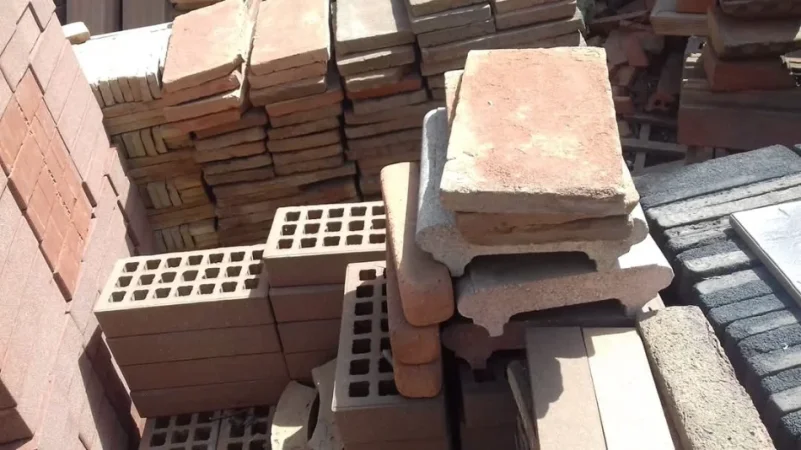 Tirane, shes Tulla shamat të reja dhe të përdorura, oxhaqe, furra, pllaka balte veshjeje, etj 10 €