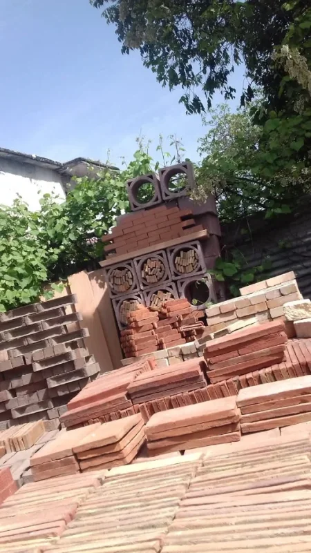 Tirane, shes Tulla shamat të reja dhe të përdorura, oxhaqe, f urra, pllaka balte veshjeje, etj 10 €