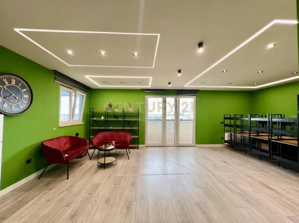 Tirane, jepet me qera ambjent biznesi Kati 7, 180 m² 2.000 € 