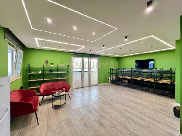 Tirane, jepet me qera ambjent biznesi Kati 7, 180 m² 2.000 € 