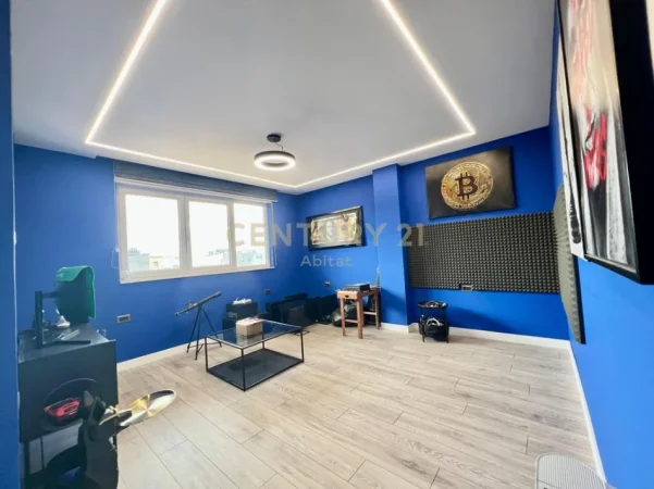 Tirane, jepet me qera ambjent biznesi Kati 7, 180 m² 2.000 € 