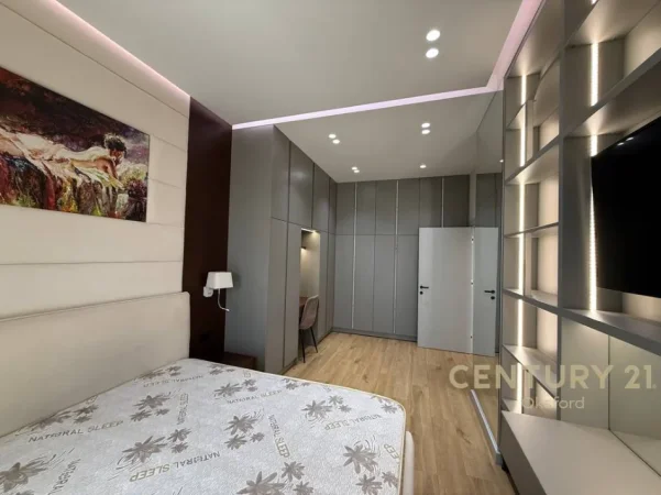 Tirane, jepet me qera apartament 1+1+Aneks+Ballkon Kati 4, 75 m² 900 € 