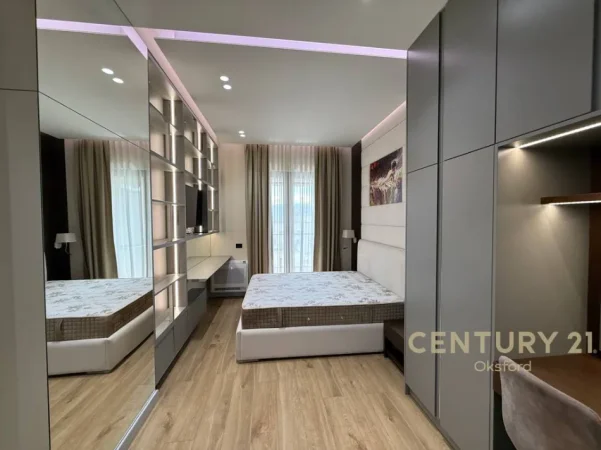 Tirane, jepet me qera apartament 1+1+Aneks+Ballkon Kati 4, 75 m² 900 € 