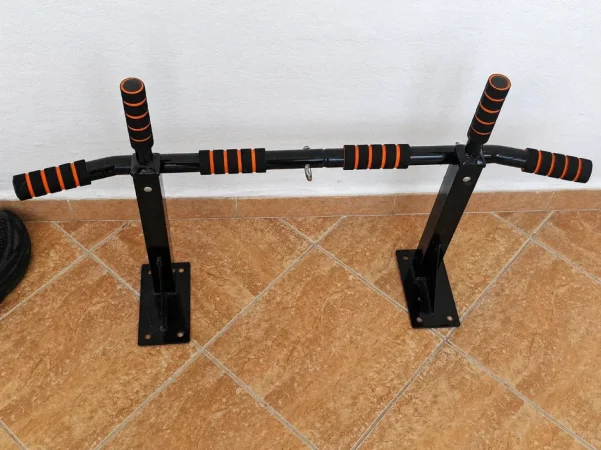 Tirane, shes Pull - up -bar 31 €
