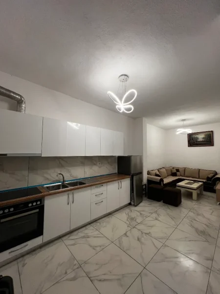 Tirane, jepet me qera shtepi 2+1 Kati 0, 71 m² 400 € (Siri Kodra - Jashar Erebara prane frigoriferit.)