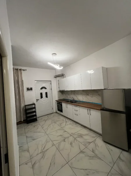 Tirane, jepet me qera shtepi 2+1 Kati 0, 71 m² 400 € (Siri Kodra - Jashar Erebara prane frigoriferit.)