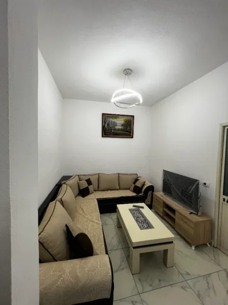 Tirane, jepet me qera shtepi 2+1 Kati 0, 71 m² 400 € (Siri Kodra - Jashar Erebara prane frigoriferit.)