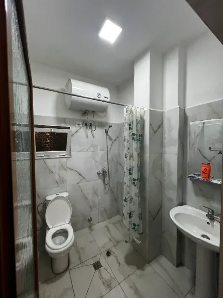 Tirane, jepet me qera shtepi 2+1 Kati 0, 71 m² 400 € (Siri Kodra - Jashar Erebara prane frigoriferit.)