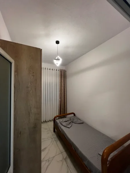Tirane, jepet me qera shtepi 2+1 Kati 0, 71 m² 400 € (Siri Kodra - Jashar Erebara prane frigoriferit.)