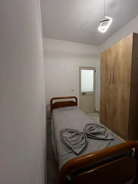 Tirane, jepet me qera shtepi 2+1 Kati 0, 71 m² 400 € (Siri Kodra - Jashar Erebara prane frigoriferit.)